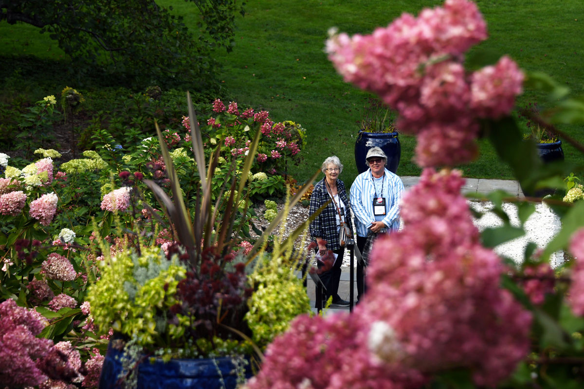 061 Joyce Dose and Rynee Spencer at the Heritage Garden.jpg